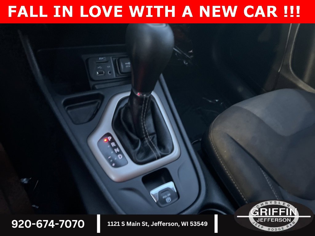 Used 2017 Jeep Cherokee Latitude w/ Cold Weather Group image 28