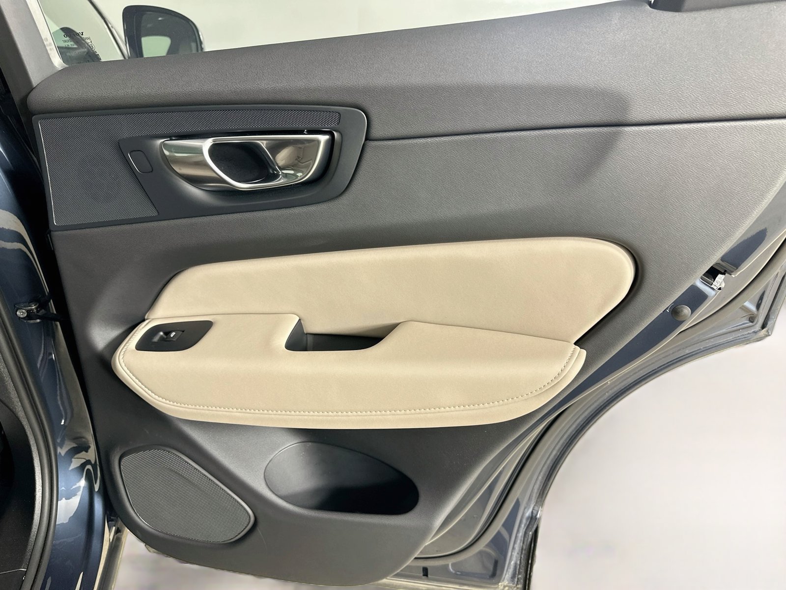 New 2026 Volvo XC60 B5 Plus w/ Protection Package Premier AWD/4WD image 39
