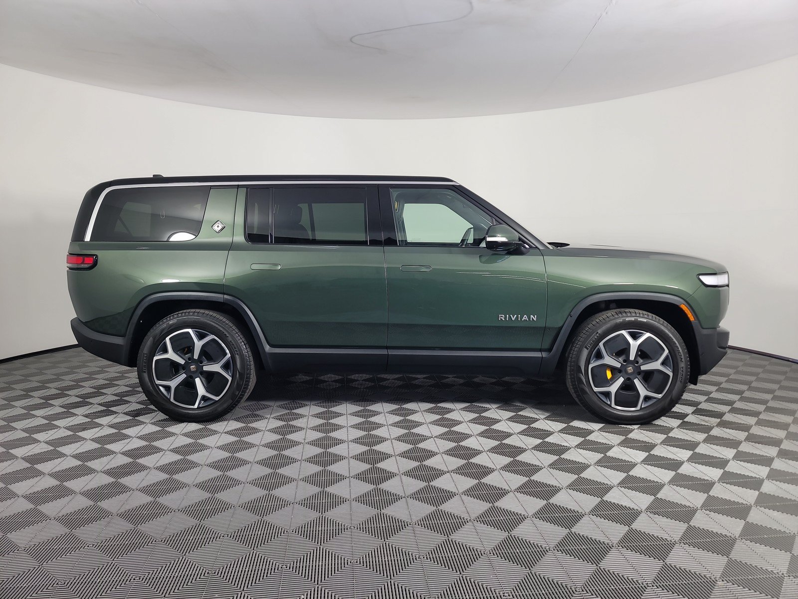 Used 2024 Rivian R1S Adventure AWD/4WD image 6