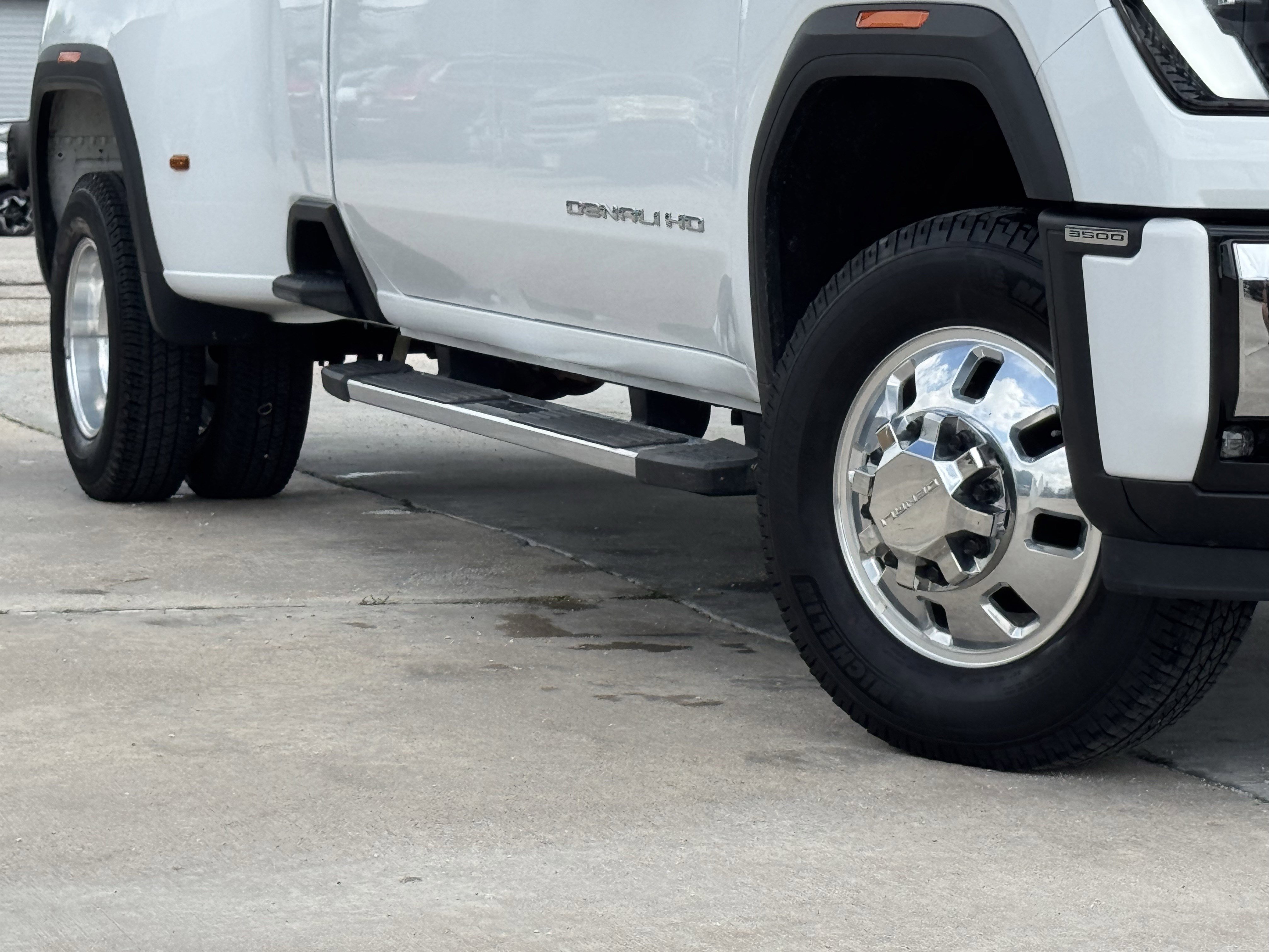 Used 2025 GMC Sierra 3500 Denali image 13