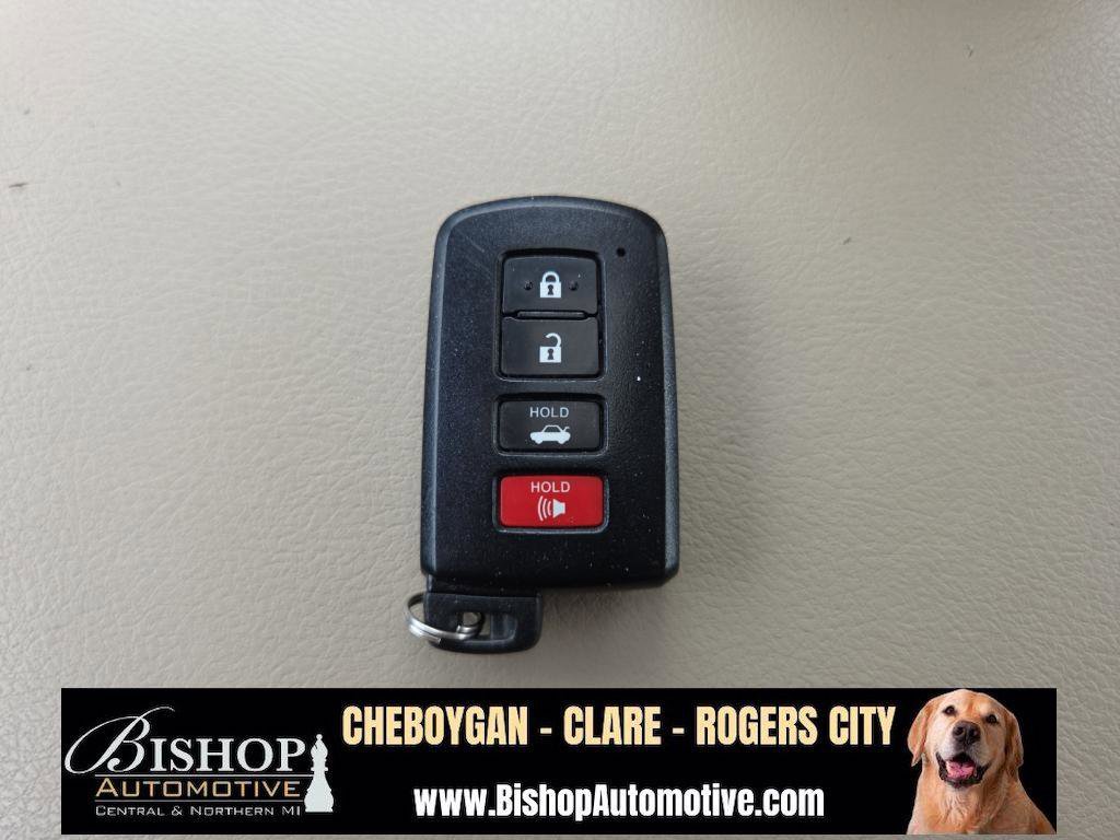 Used 2013 Toyota Camry XLE w/ Leather Pkg image 30