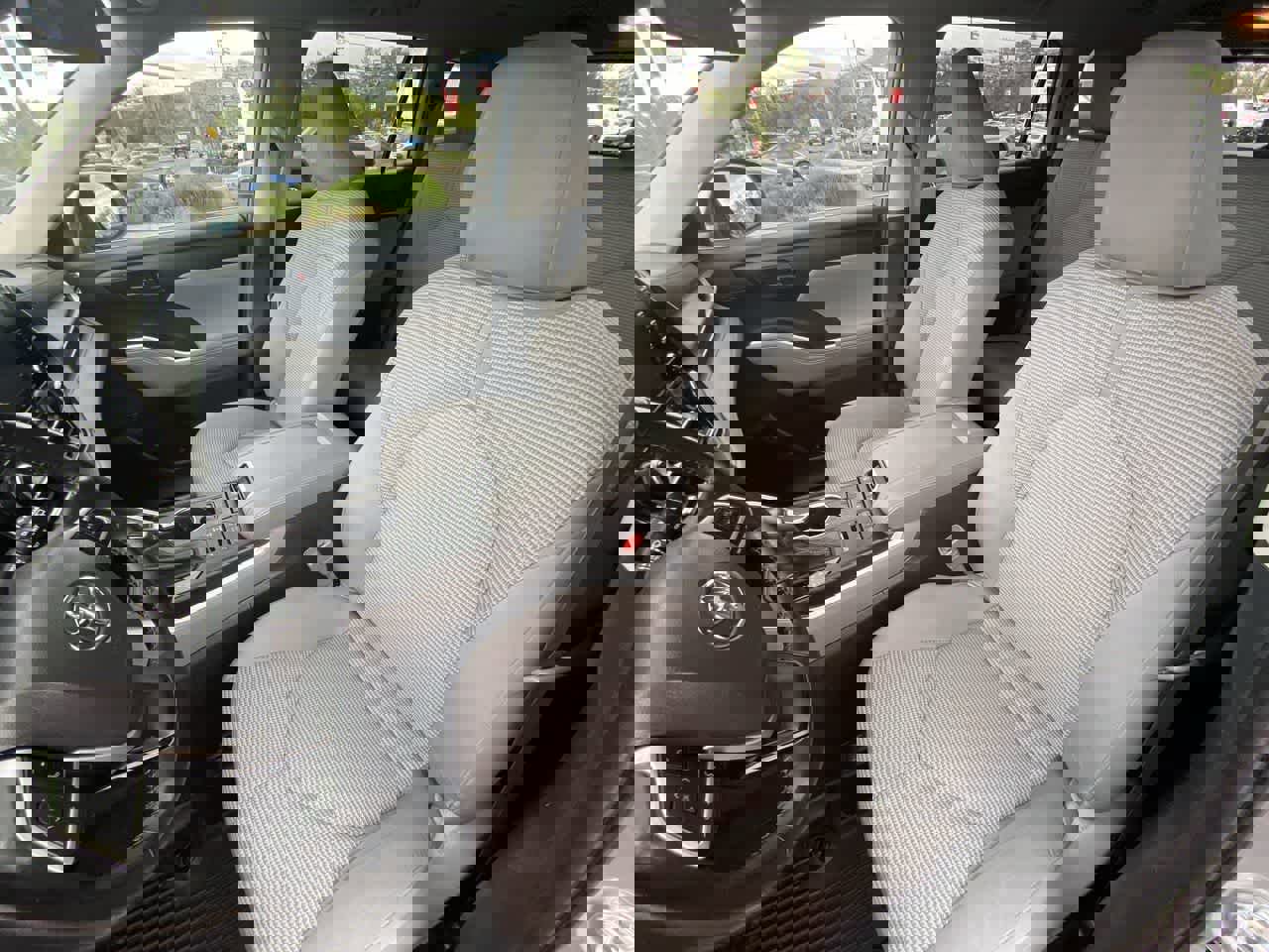 Used 2022 Toyota Highlander LE AWD/4WD image 11