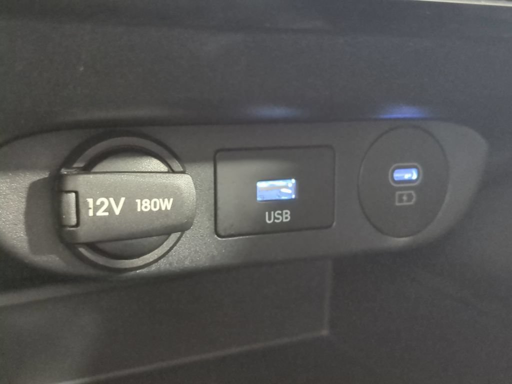 Used 2025 Hyundai Elantra SE FWD image 24