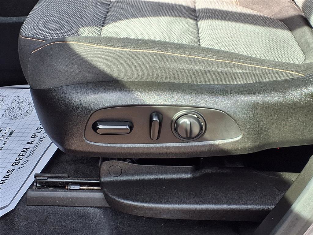 Used 2020 Chevrolet Traverse LT image 13