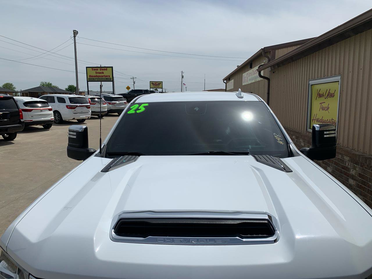 Used 2025 Chevrolet Silverado 2500 LTZ w/ LTZ Convenience Package image 8