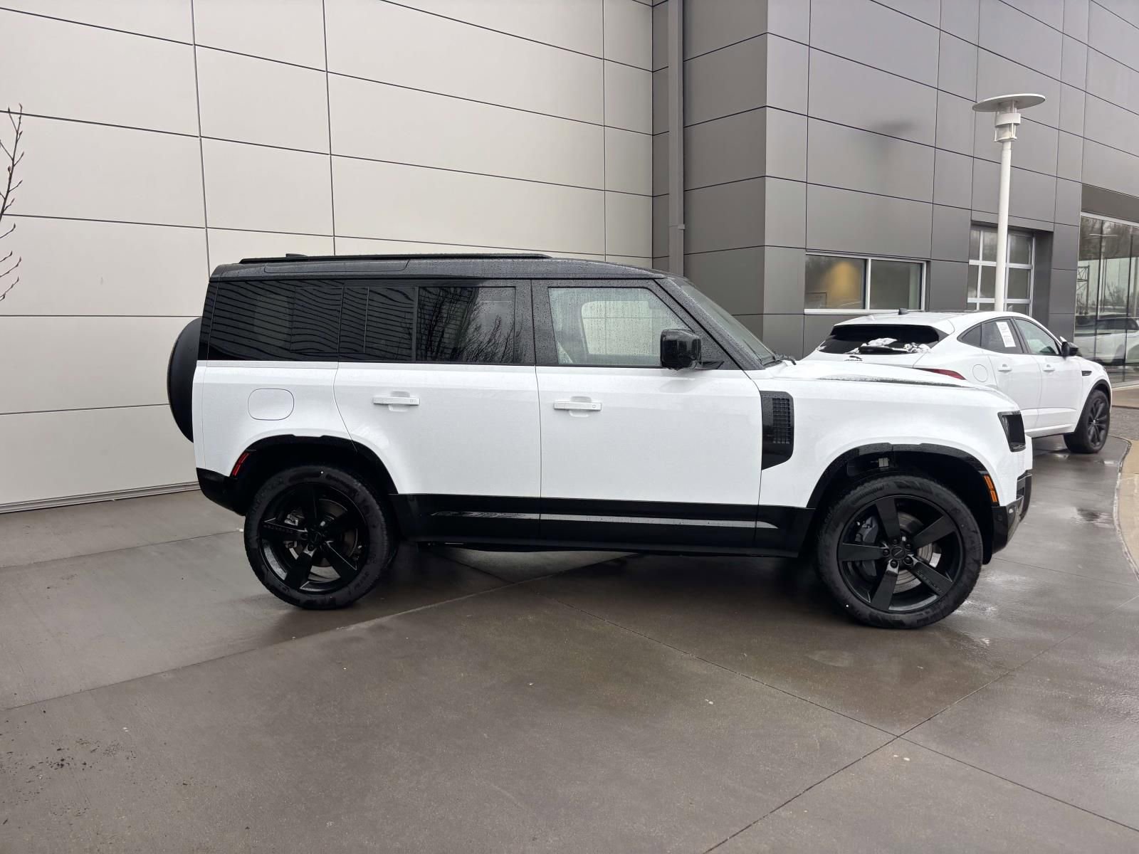 New 2026 Land Rover Defender 110 X-Dynamic SE image 4