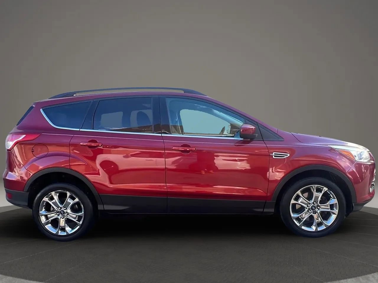 Used 2015 Ford Escape SE w/ Equipment Group 201A image 4