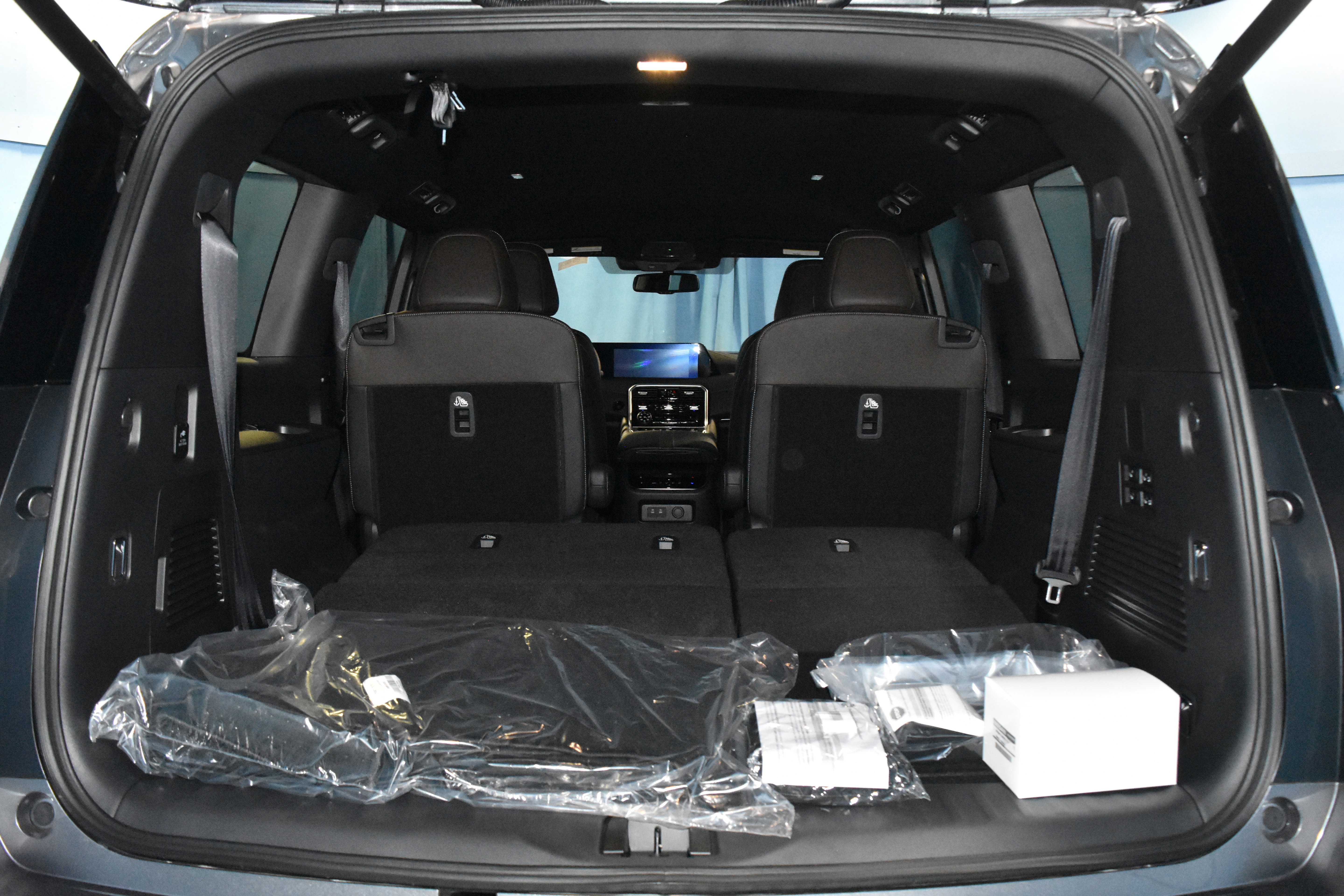 New 2026 Nissan Armada SL w/ Captain's Chari Seat Package image 25
