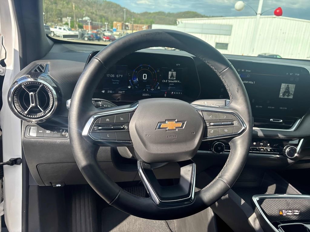 Used 2025 Chevrolet Equinox LT w/ Convenience Package II AWD/4WD image 14