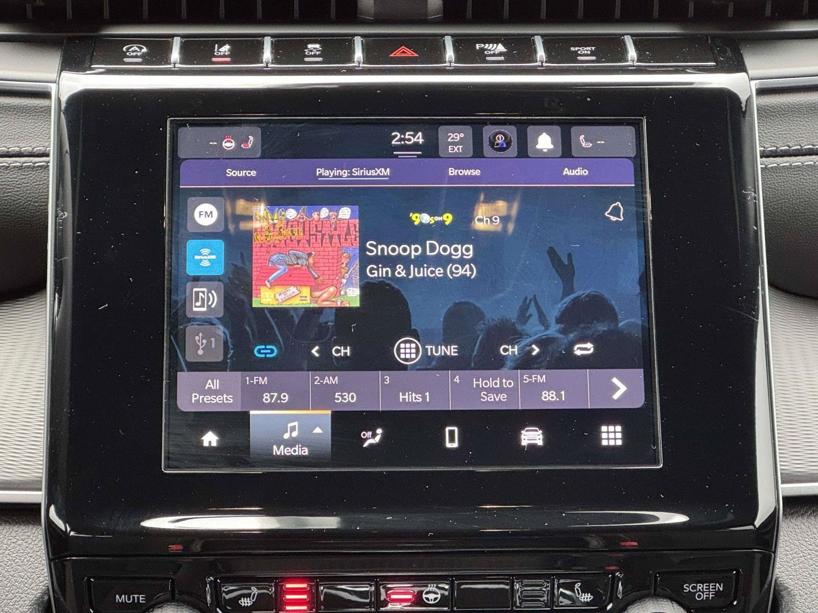 New 2025 Jeep Grand Cherokee L Laredo w/ Luxury Tech Group I AWD/4WD image 3