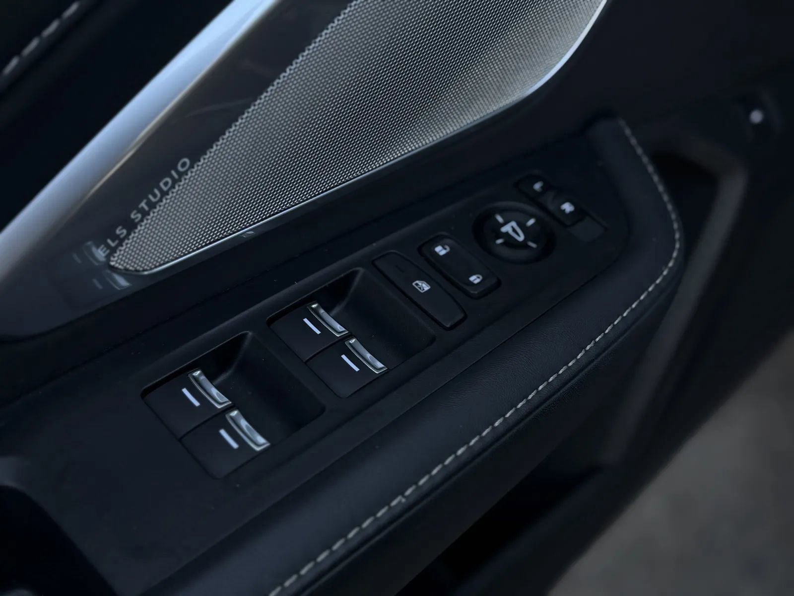 Used 2023 Acura RDX w/Tech image 25