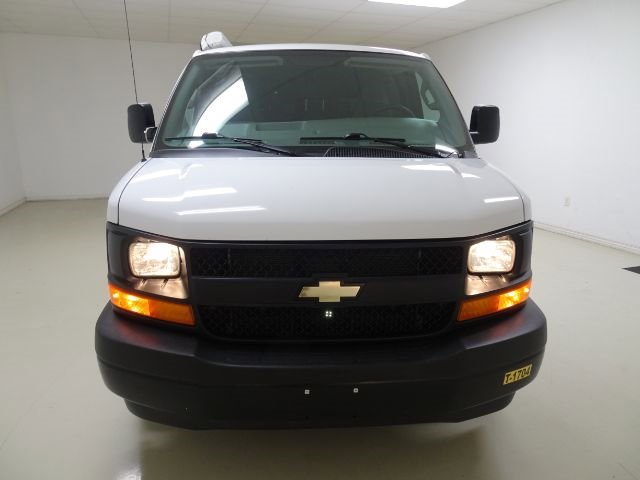 Used 2017 Chevrolet Express 2500 Extended image 2