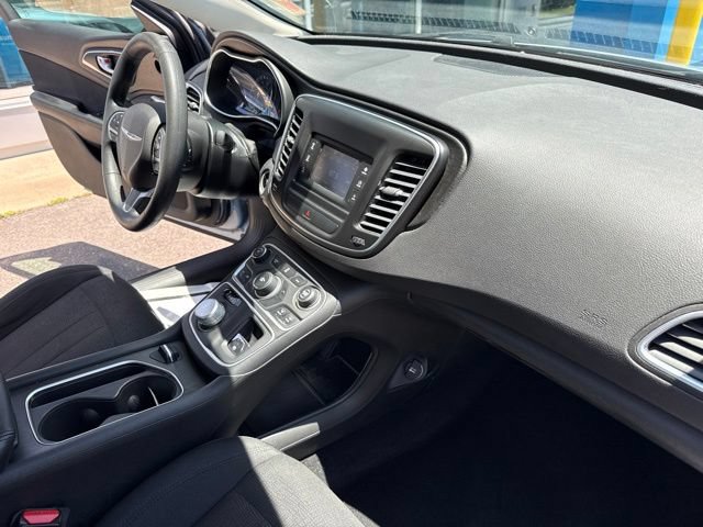 Used 2015 Chrysler 200 Limited FWD image 25