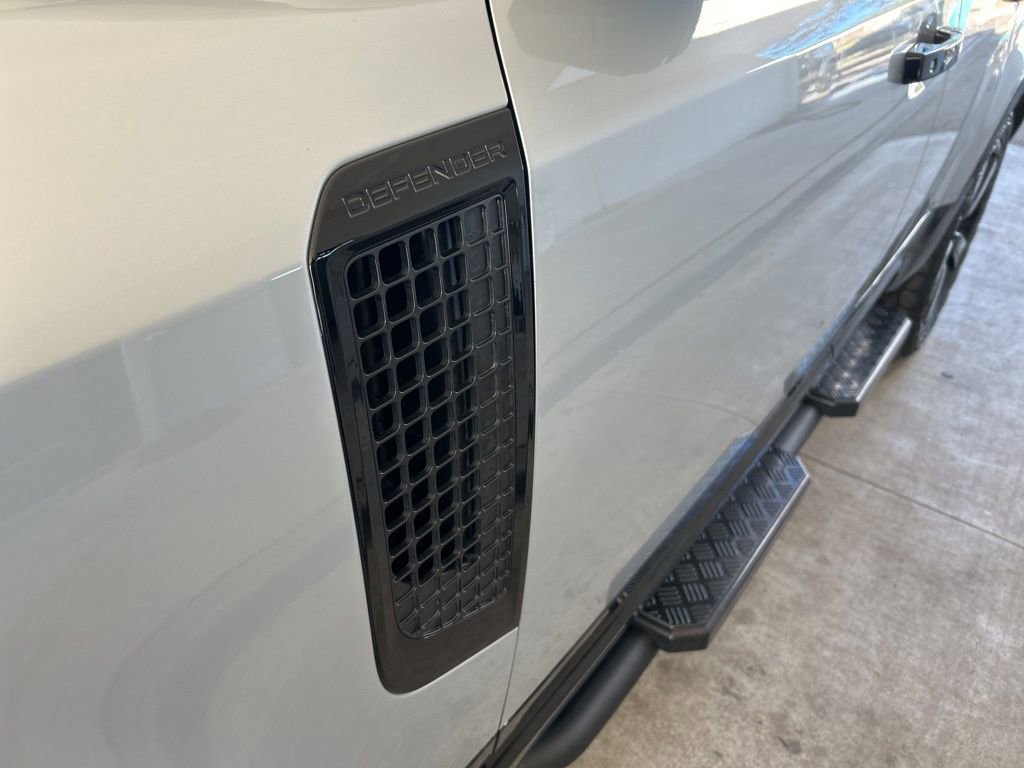 Used 2023 Land Rover Defender 110 X-Dynamic SE image 18