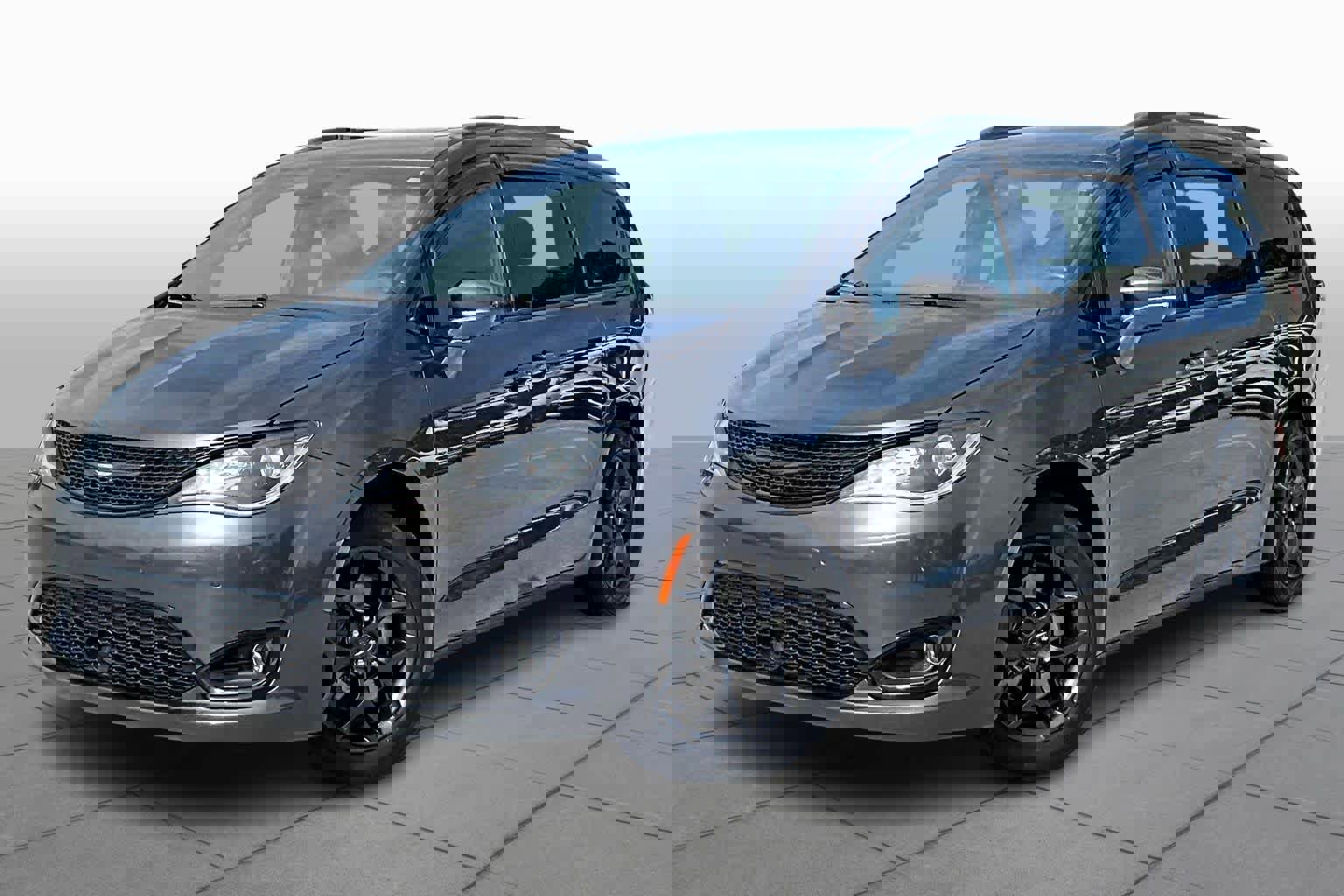 Used 2018 Chrysler Pacifica Limited w/ Advanced Safetytec Group