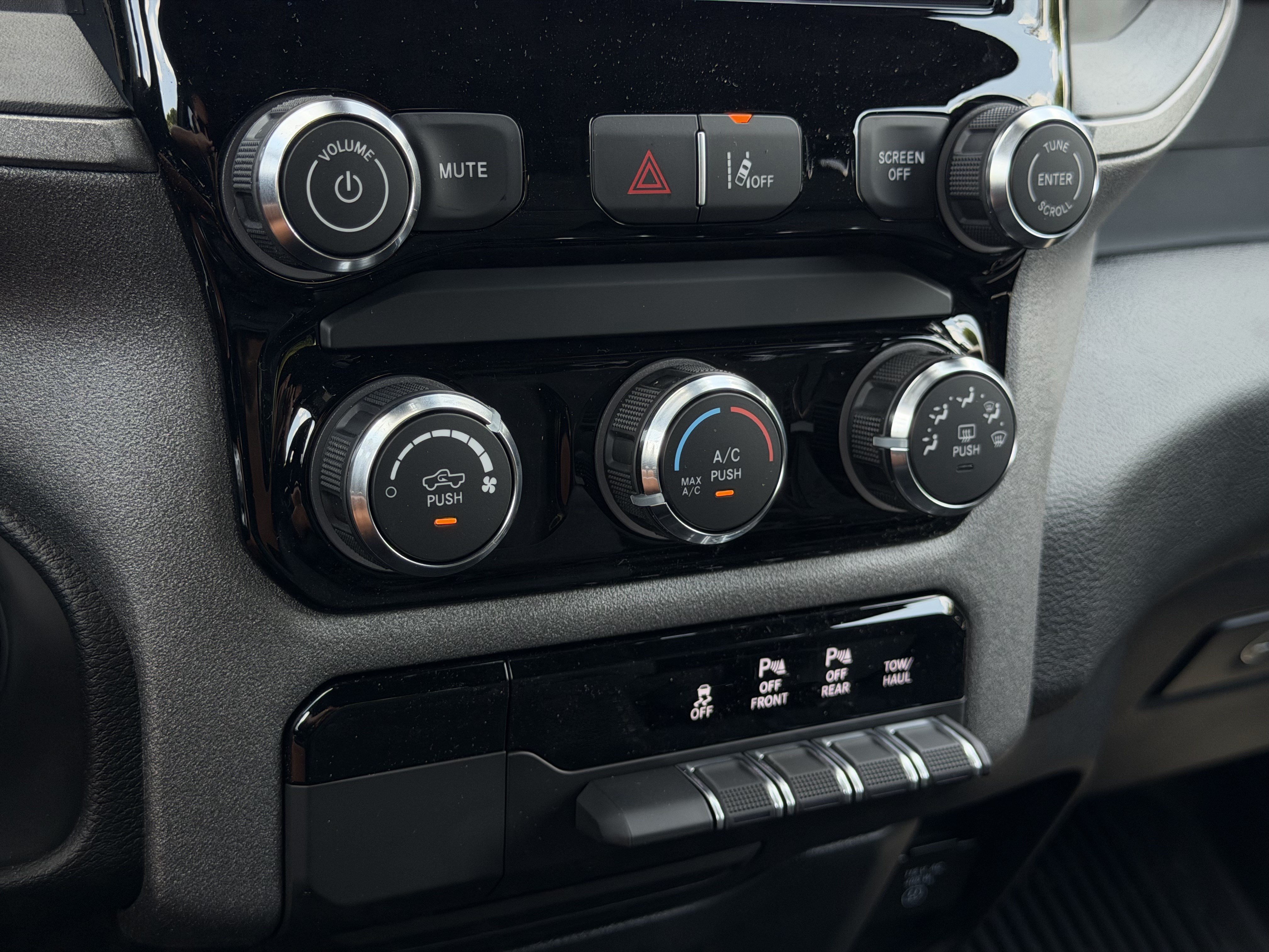New 2026 RAM 1500 Warlock AWD/4WD image 28