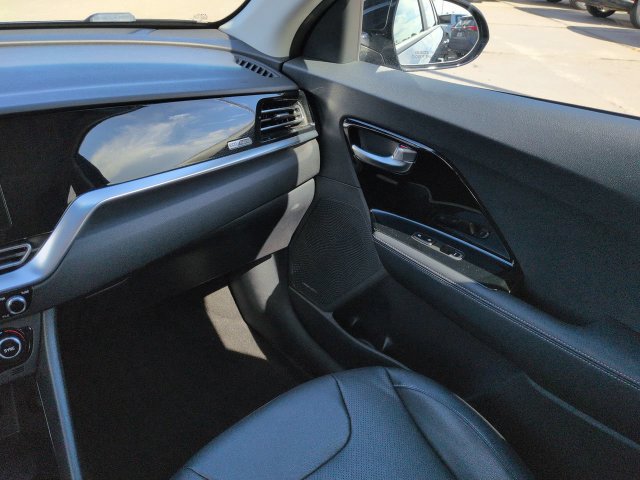 Used 2022 Kia Niro Touring Special Edition FWD image 17