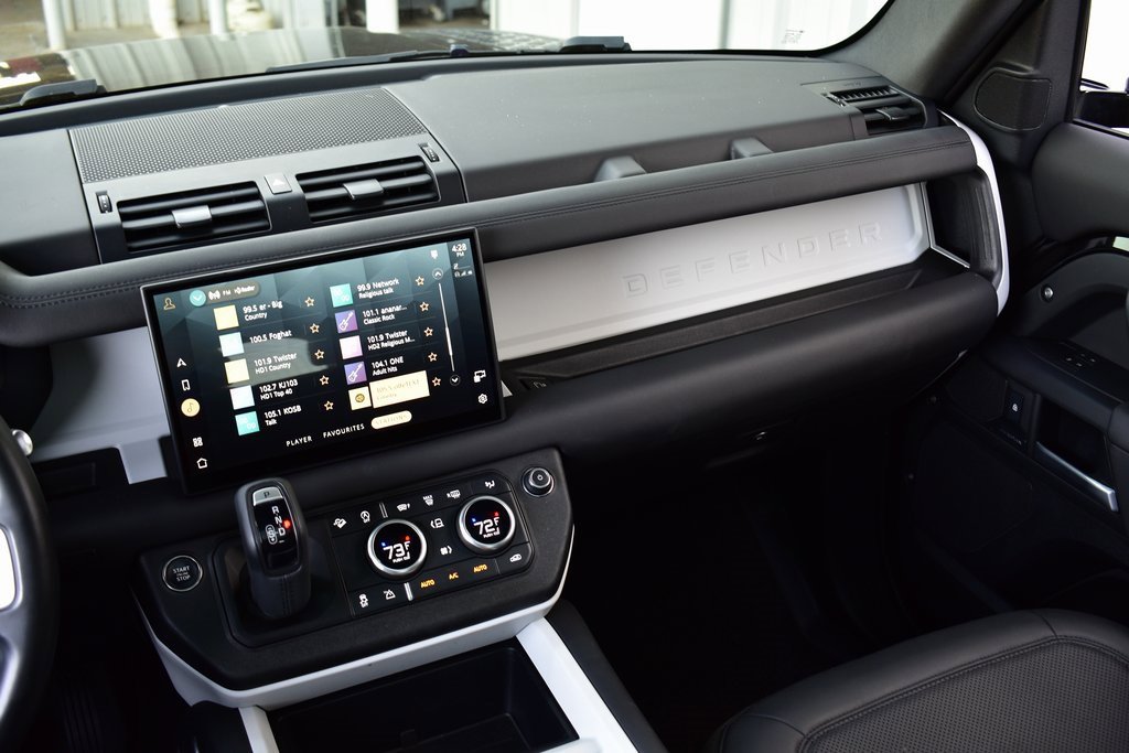 Used 2025 Land Rover Defender 110 S image 34