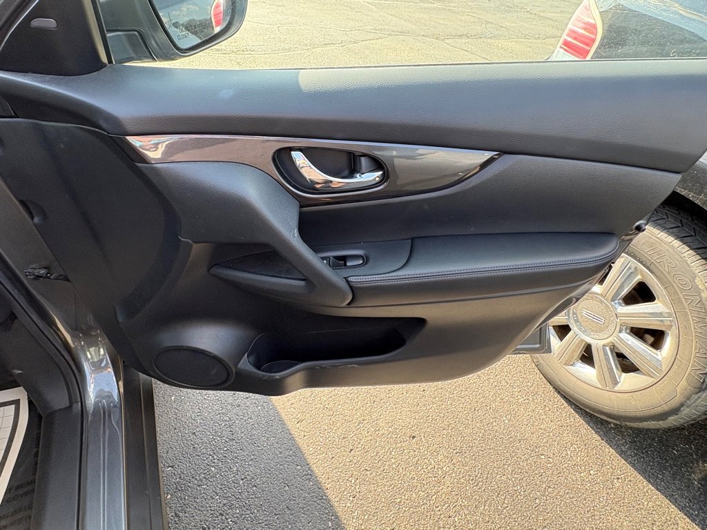 Used 2020 Nissan Rogue SV w/ Premium Package FWD image 18