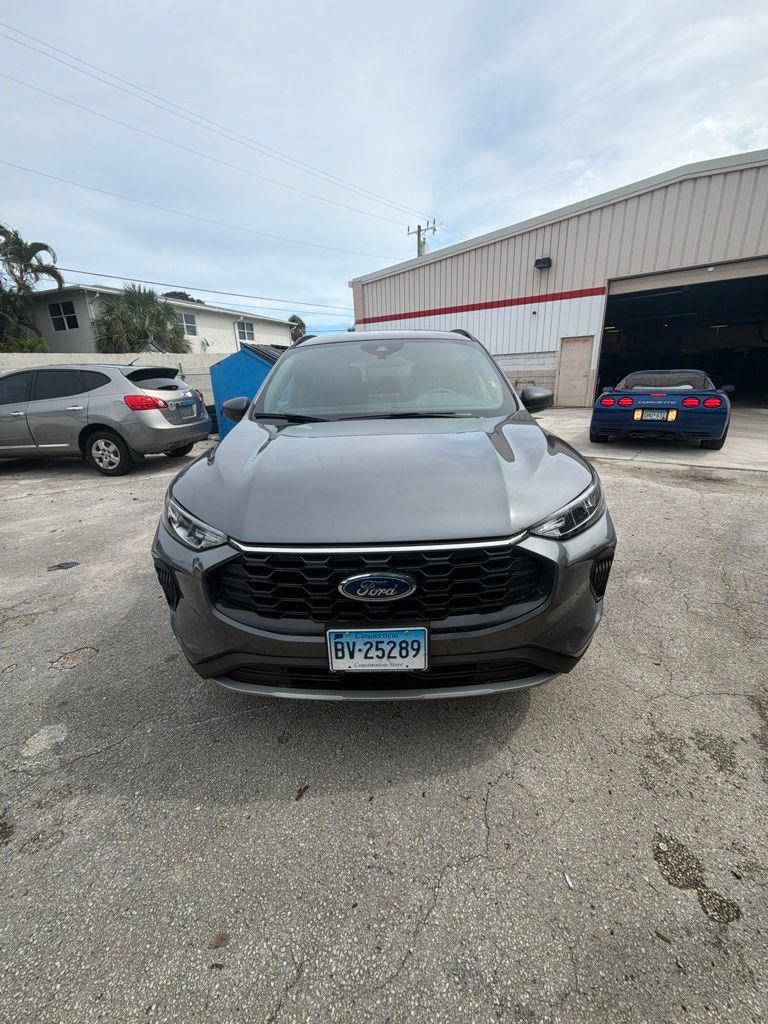 Used 2025 Ford Escape ST-Line AWD/4WD image 2