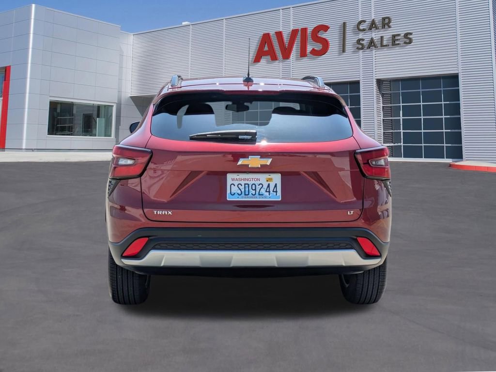 Used 2025 Chevrolet Trax LT w/ LT Convenience Package FWD image 5