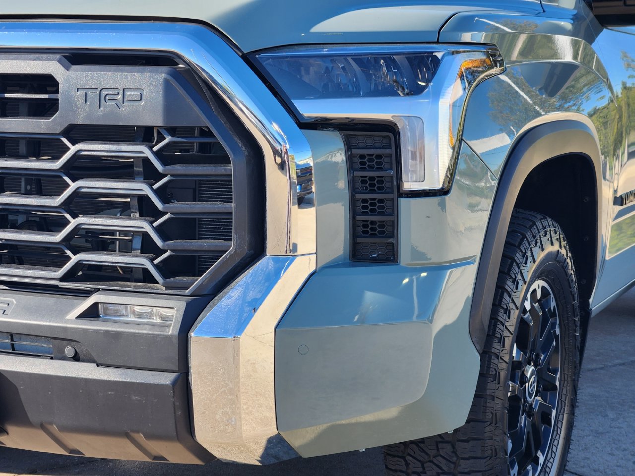 Used 2022 Toyota Tundra SR5 w/ TRD Off-Road Package AWD/4WD image 9