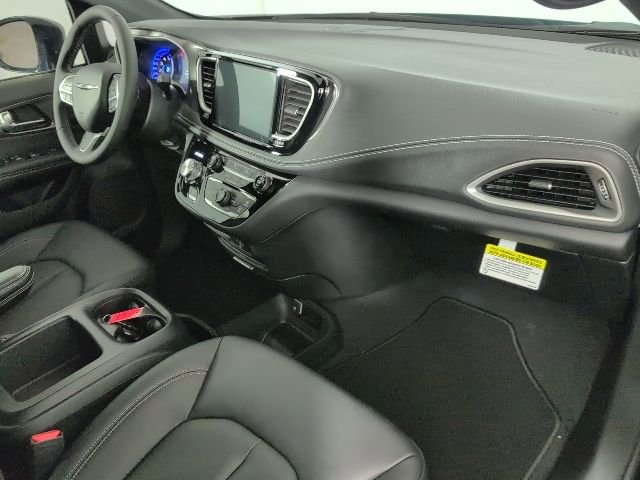 New 2026 Chrysler Pacifica Select FWD image 12