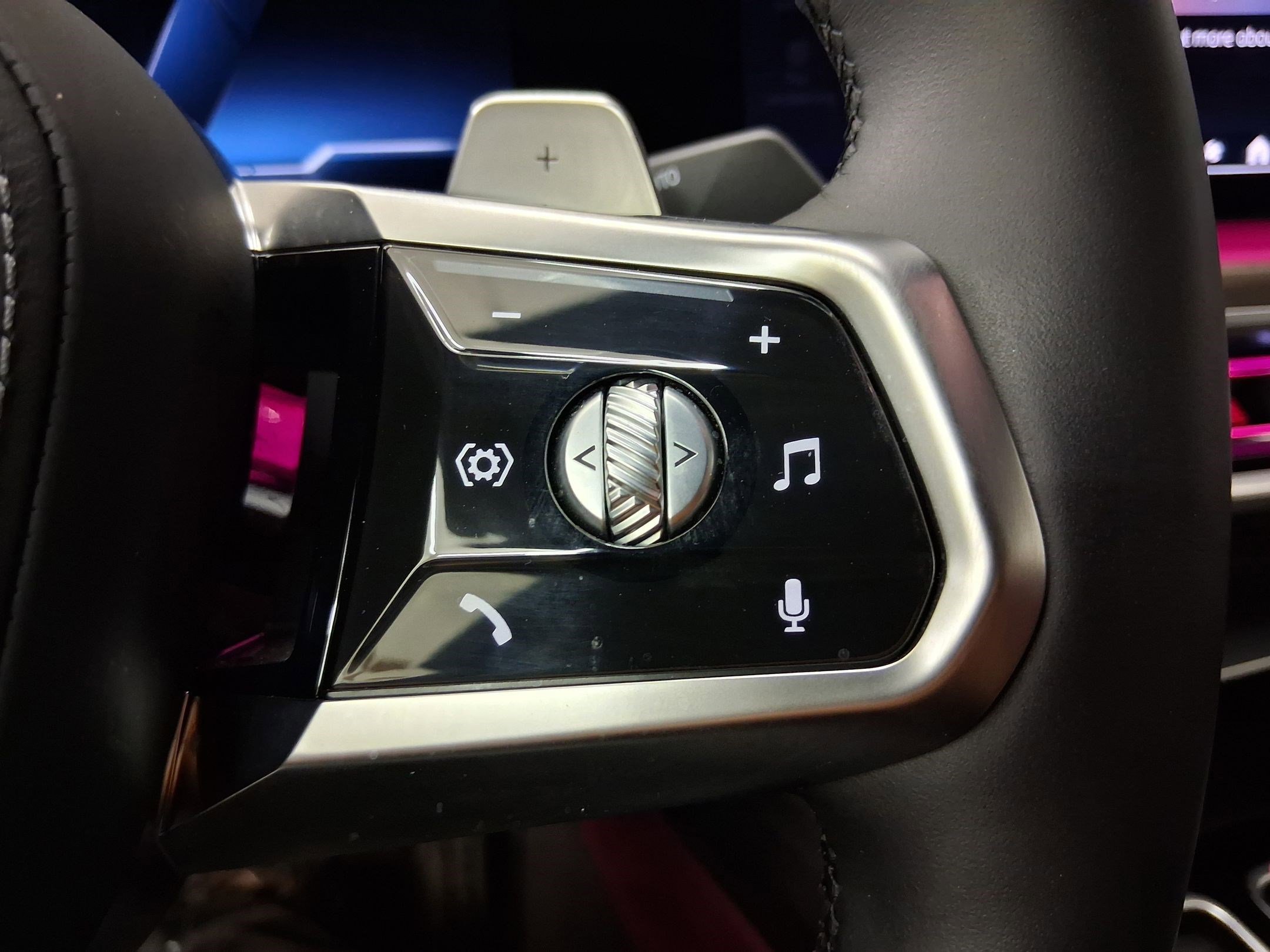 Used 2023 BMW 740i image 23