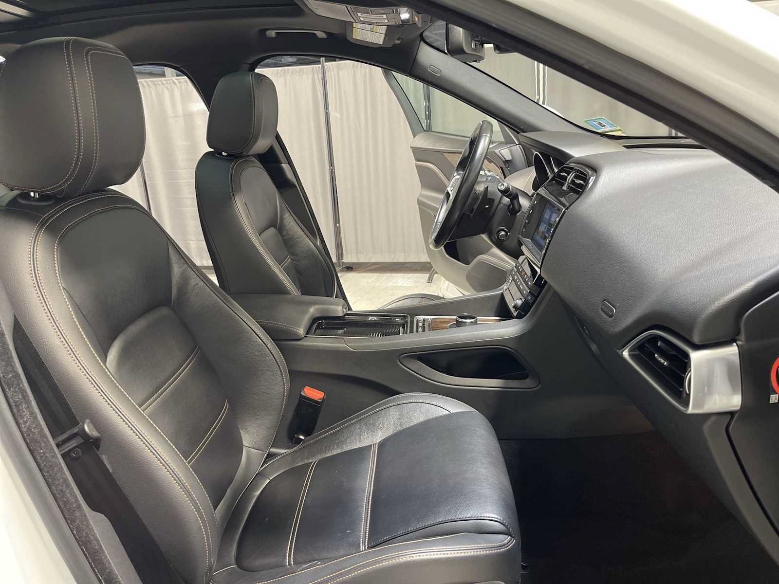 Used 2018 Jaguar F-PACE Prestige AWD/4WD image 14