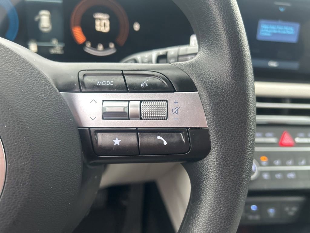 Used 2025 Hyundai Tucson SE image 15