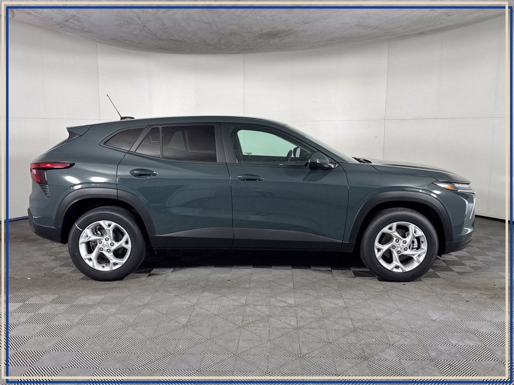 New 2026 Chevrolet Trax LS w/ LS Convenience Package FWD image 4
