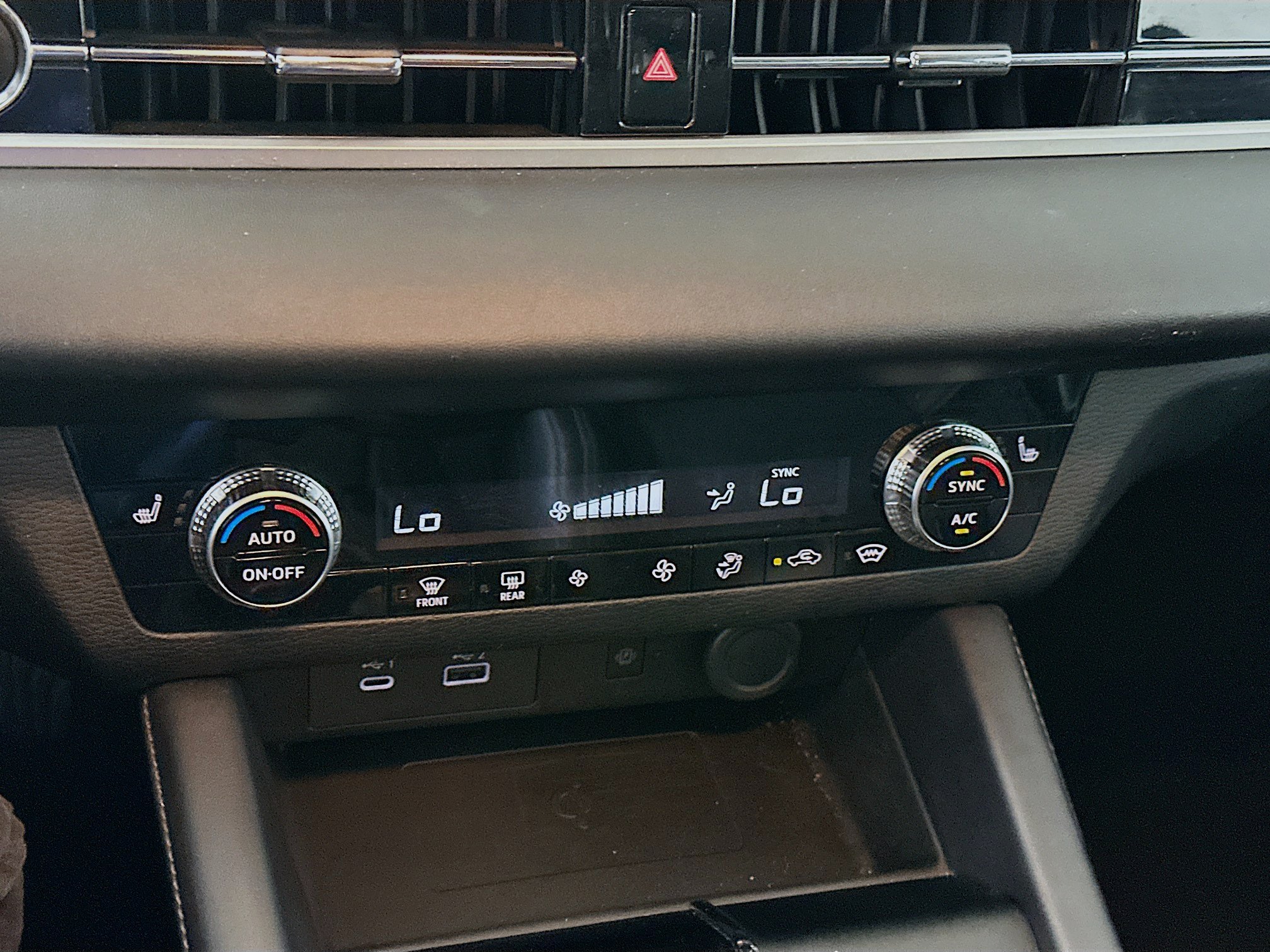 Used 2024 Mitsubishi Outlander SE AWD/4WD image 23
