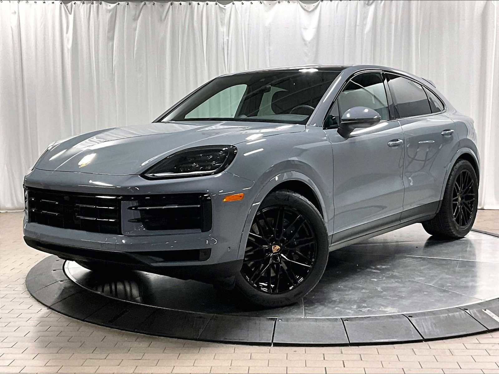 Used 2025 Porsche Cayenne Coupe image 1