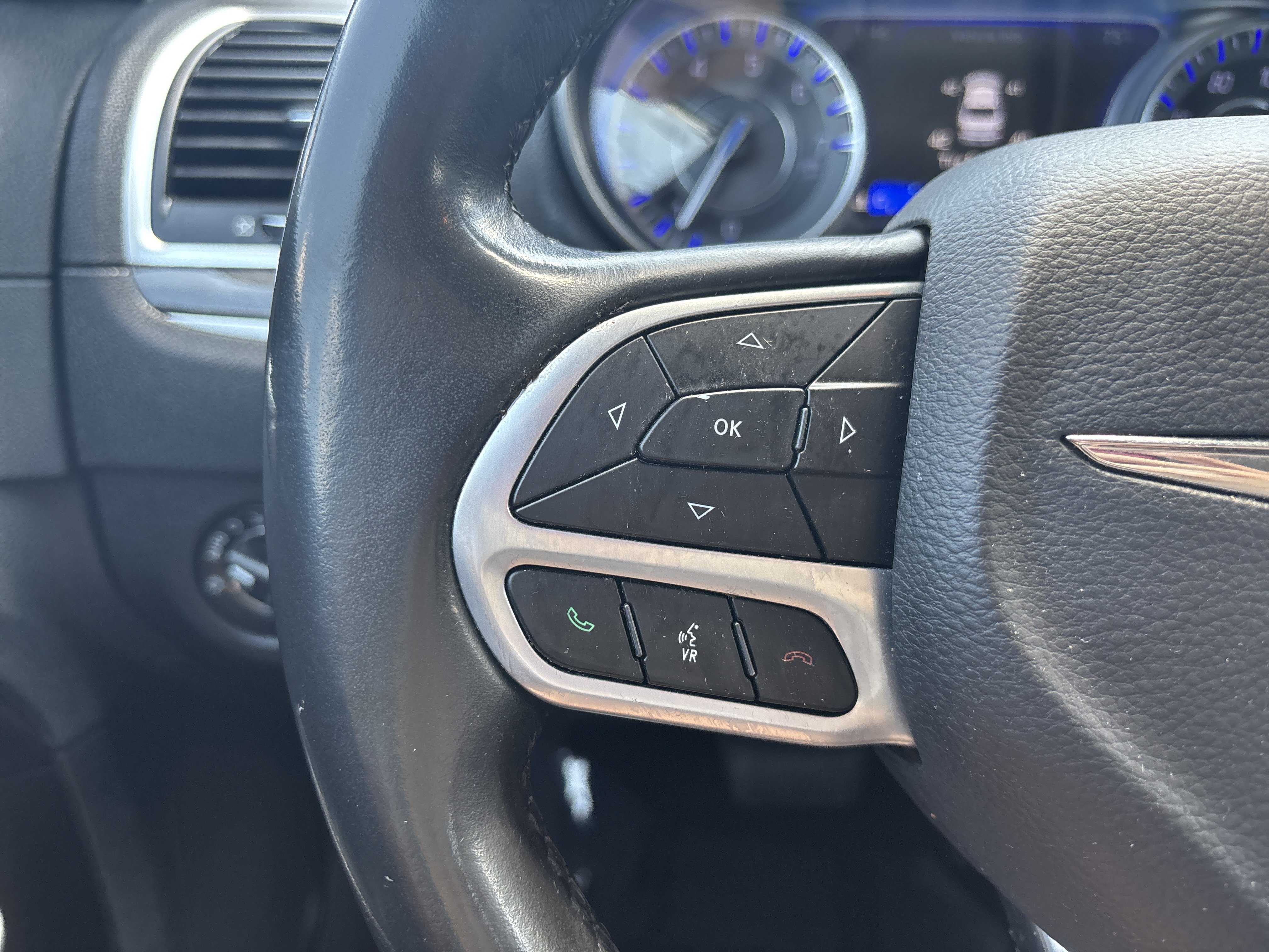 Used 2020 Chrysler 300 Touring L w/ Value Package RWD image 28