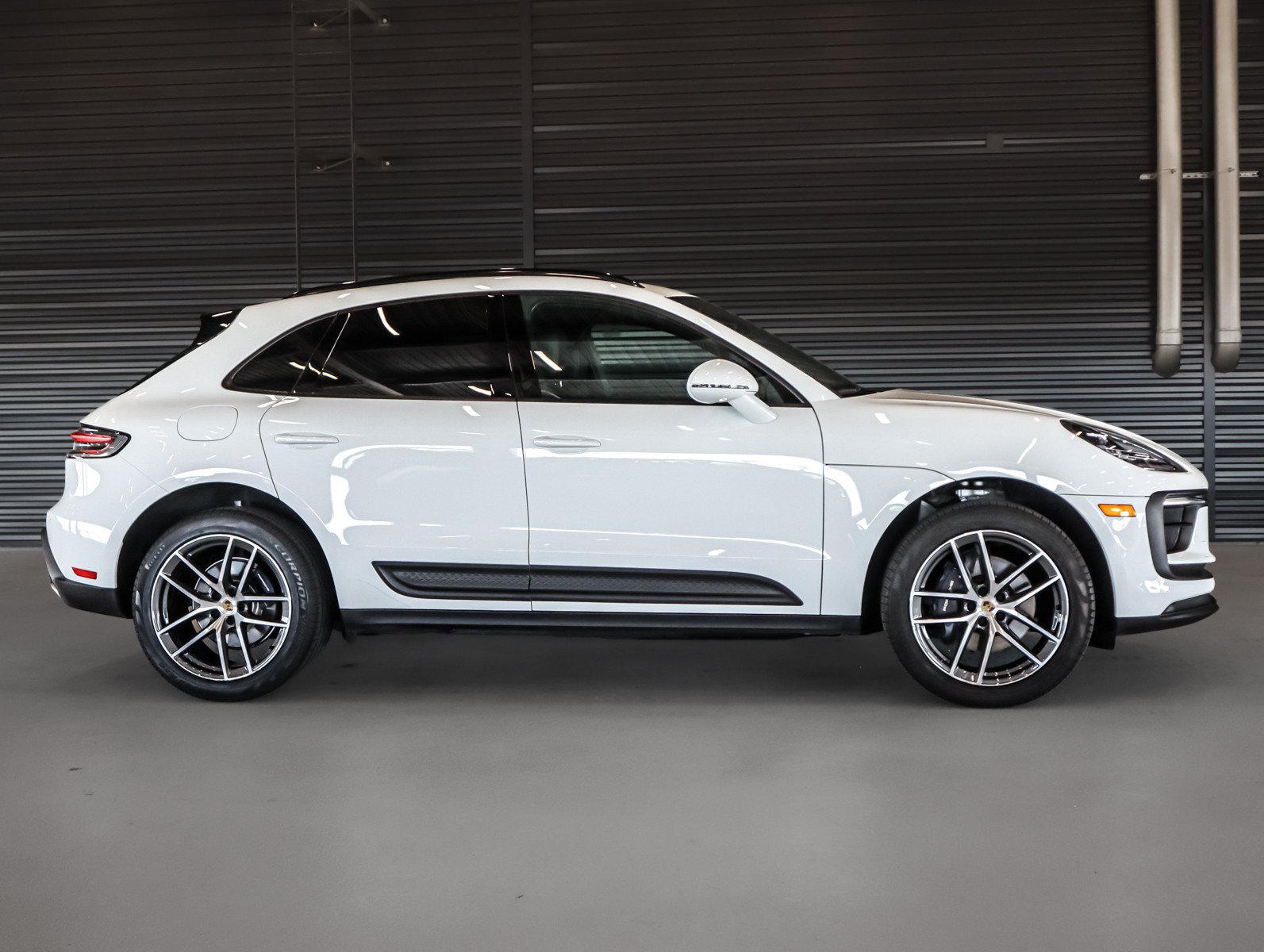 Certified 2024 Porsche Macan AWD/4WD image 11