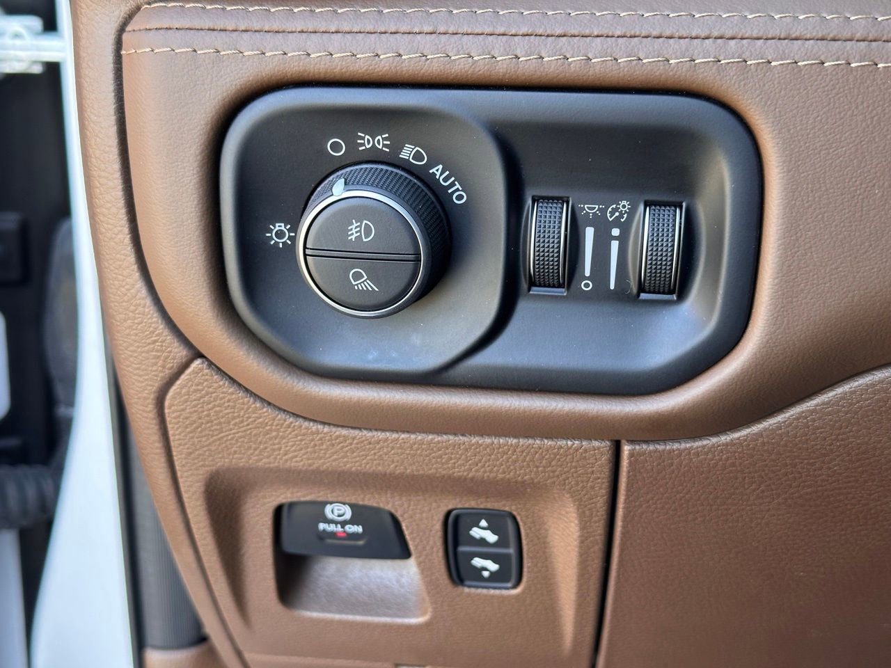 Used 2019 RAM 1500 Limited image 27