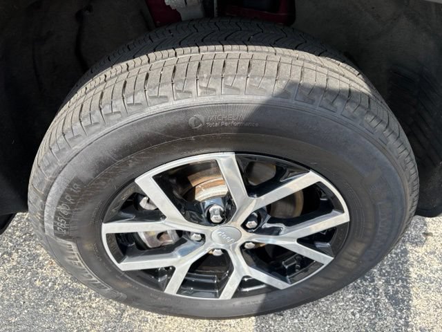 Used 2024 Jeep Grand Cherokee L Limited AWD/4WD image 24