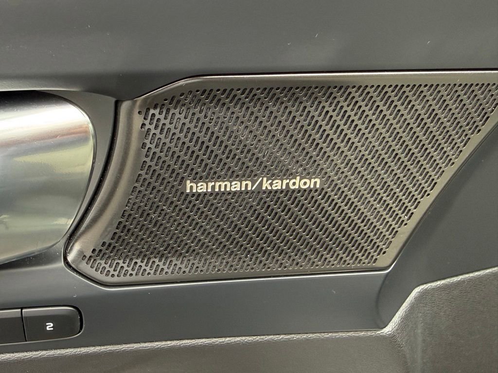 Used 2023 Volvo XC40 B5 Ultimate w/ Protection Package Premier image 11