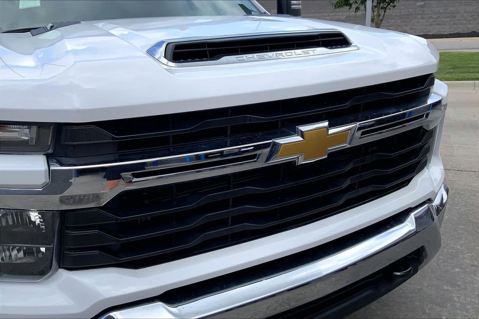 Used 2025 Chevrolet Silverado 2500 LT AWD/4WD image 28