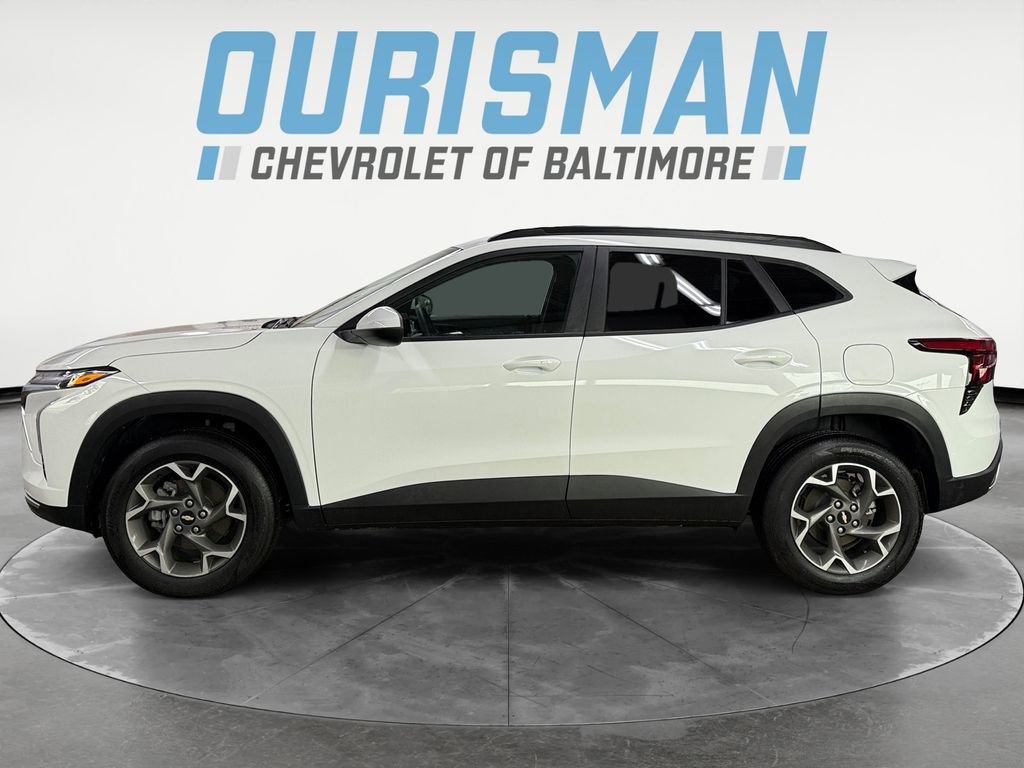 Used 2025 Chevrolet Trax LT w/ Driver Confidence Package image 3