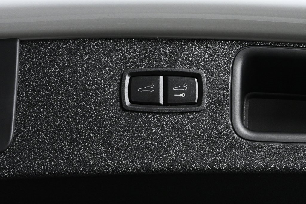 New 2026 Porsche Macan image 40