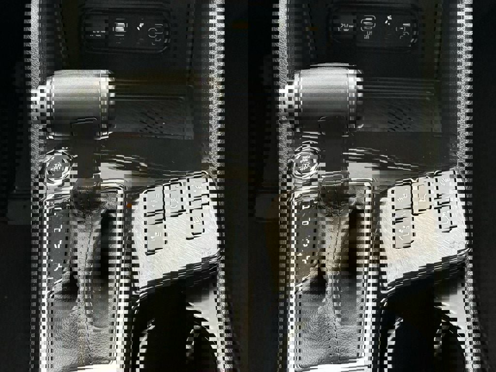 Used 2023 Kia Sportage SX image 25