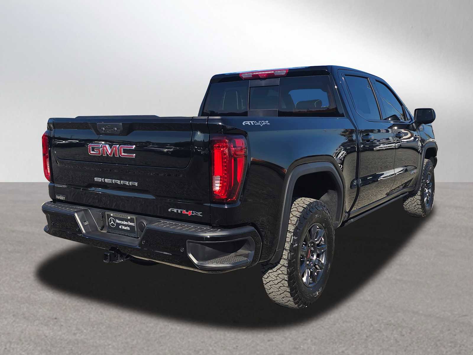 Used 2025 GMC Sierra 1500 AT4X image 3