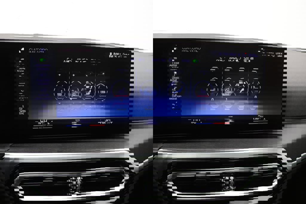 Used 2024 BMW 330i xDrive Sedan w/ Convenience Package image 23