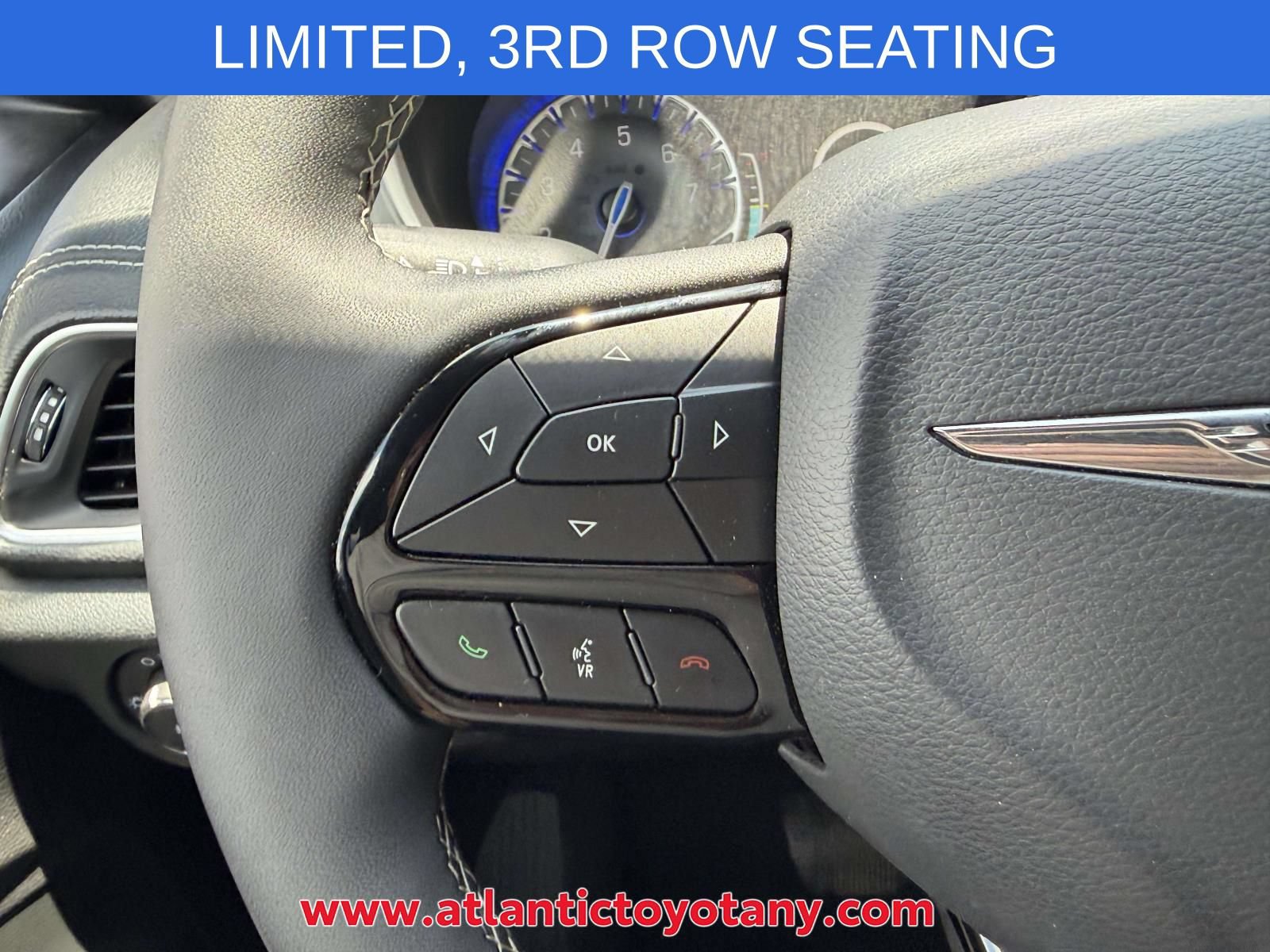 Used 2025 Chrysler Pacifica Limited FWD image 37