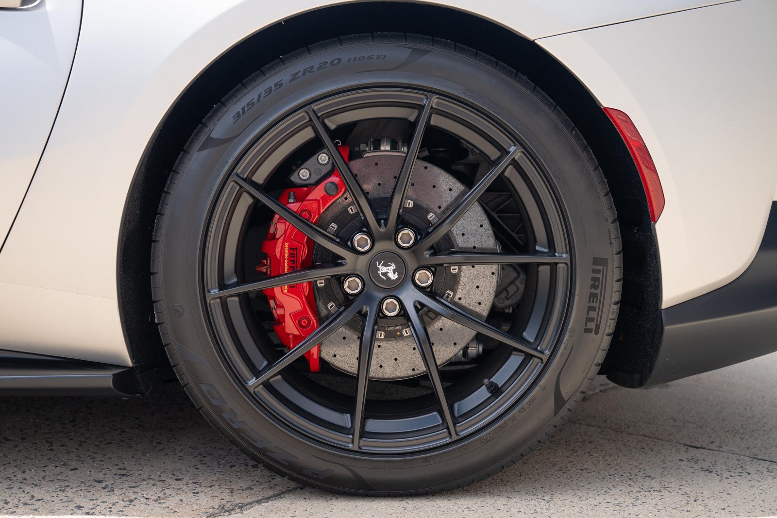 Used 2022 Ferrari 812 GTS RWD image 15
