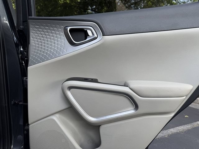 Certified 2023 Kia Soul LX w/ LX Technology Package FWD image 29
