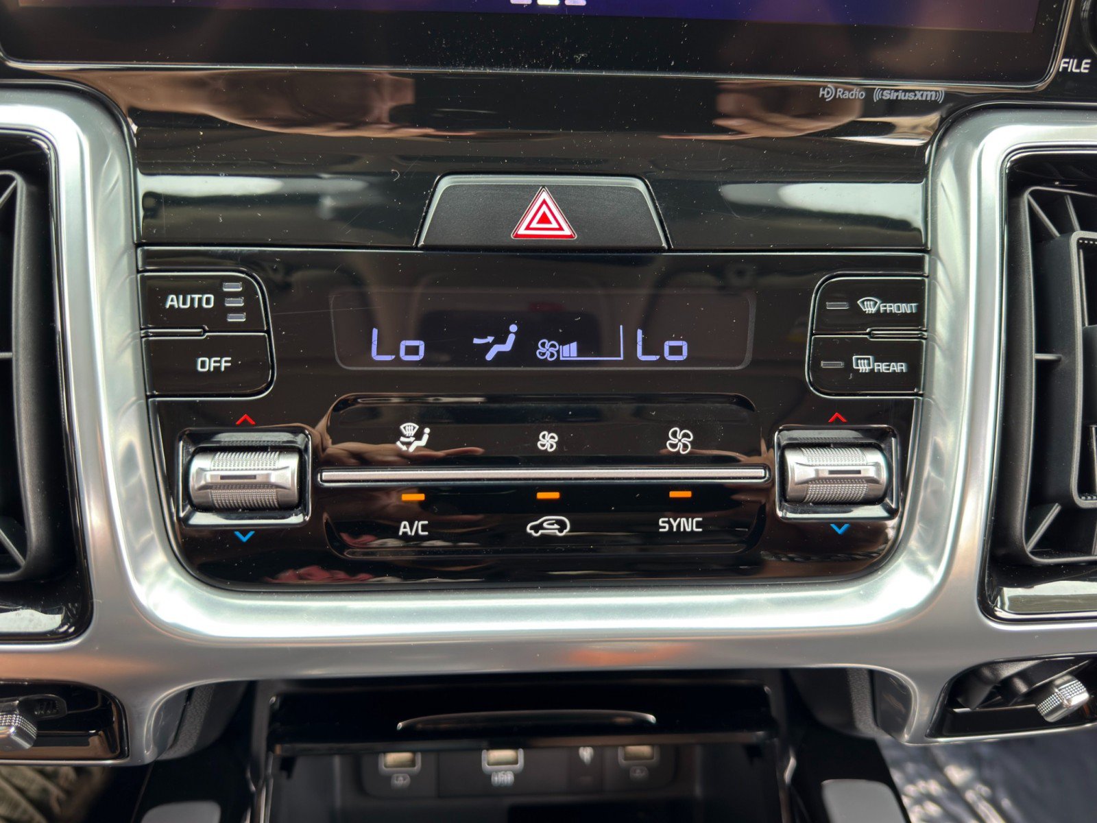 Used 2023 Kia Sorento SX AWD/4WD image 28