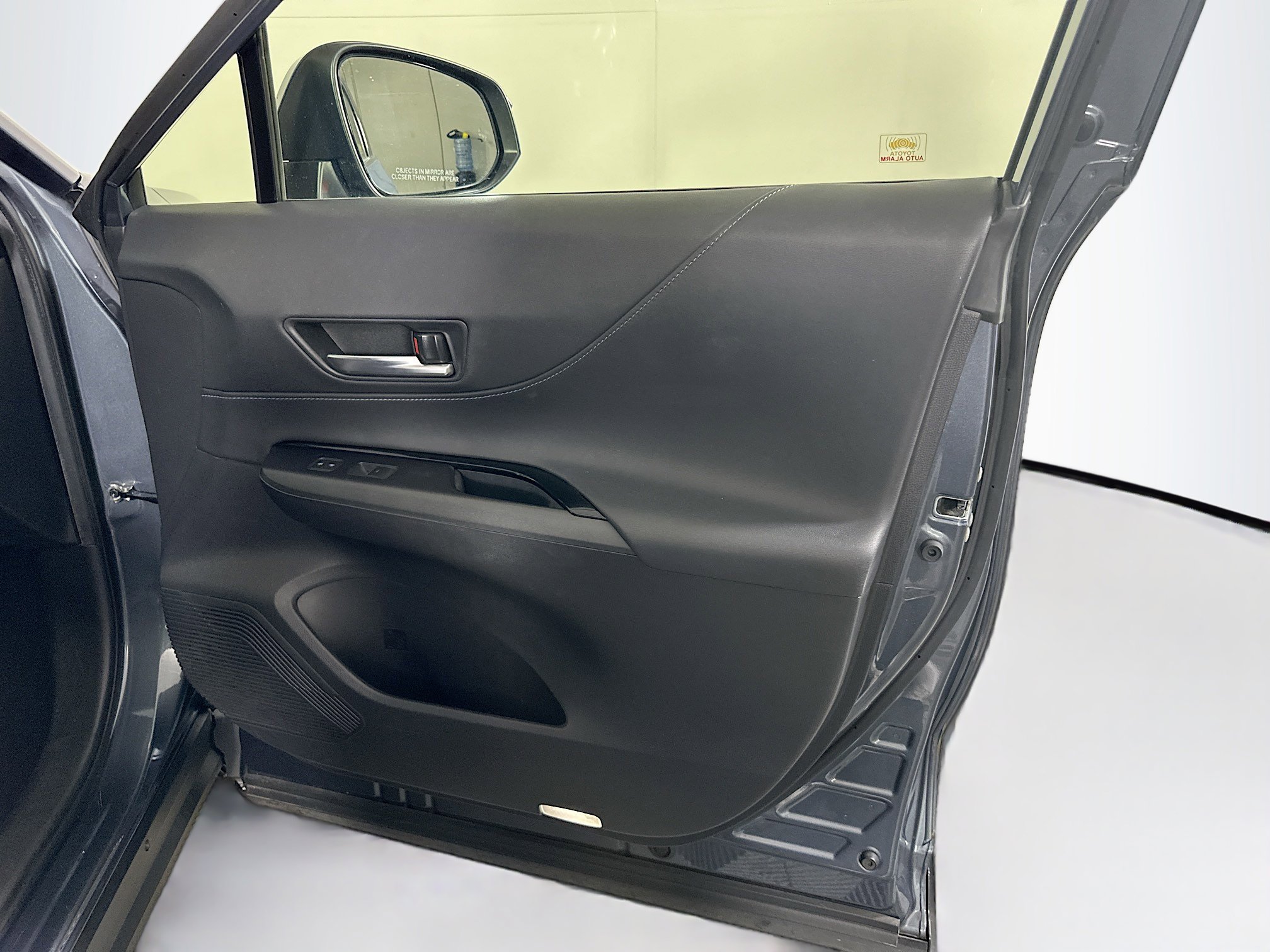 Used 2021 Toyota Venza LE w/ Carpet Mat Package (TMS) AWD/4WD image 32