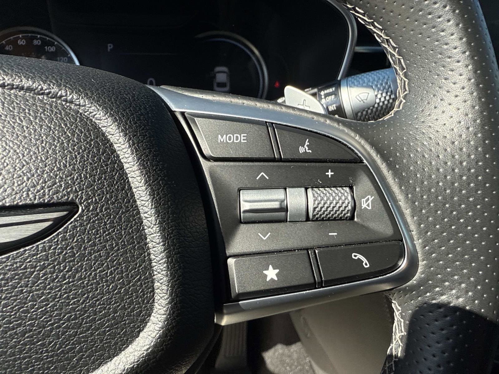 Used 2025 Genesis G70 2.5T image 27